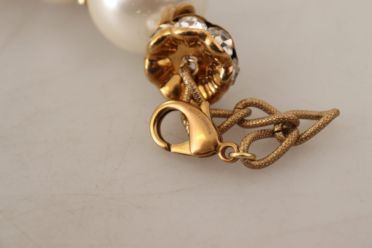 Dolce & Gabbana Elegante Faux Parel Charm Ketting met Kristallen Accenten