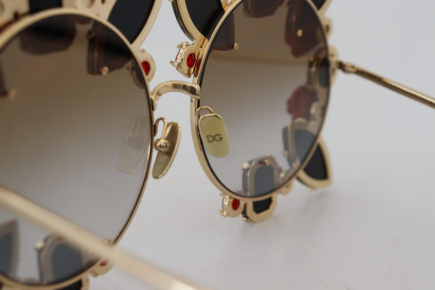 Dolce & Gabbana Elegante Ronde Zonnebril met Rozenmotief