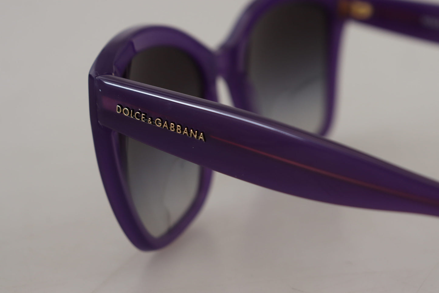 Dolce & Gabbana Elegante Paarse Gradiënt Lens Zonnebril