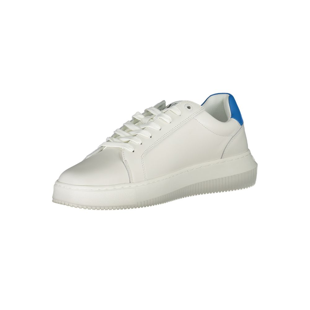 Calvin Klein Strakke Witte Contrasterende Sneakers met Eco-vriendelijke Twist