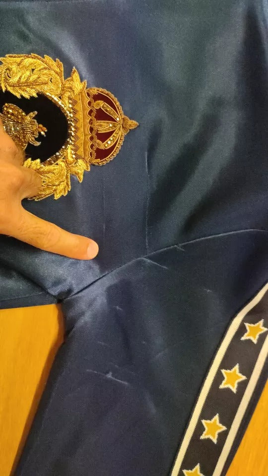 Dolce & Gabbana Blauwe Heraldische Patch Gestreepte Koningsbij Trui